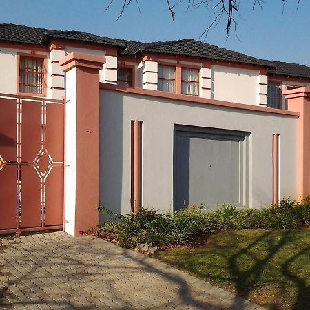 Moshitametsi Guesthouse Kempton Park Kültér fotó