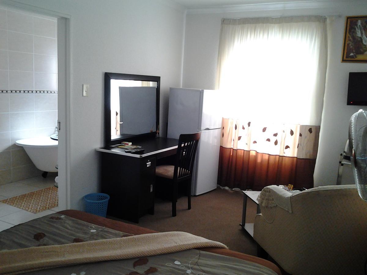 Moshitametsi Guesthouse Kempton Park Kültér fotó
