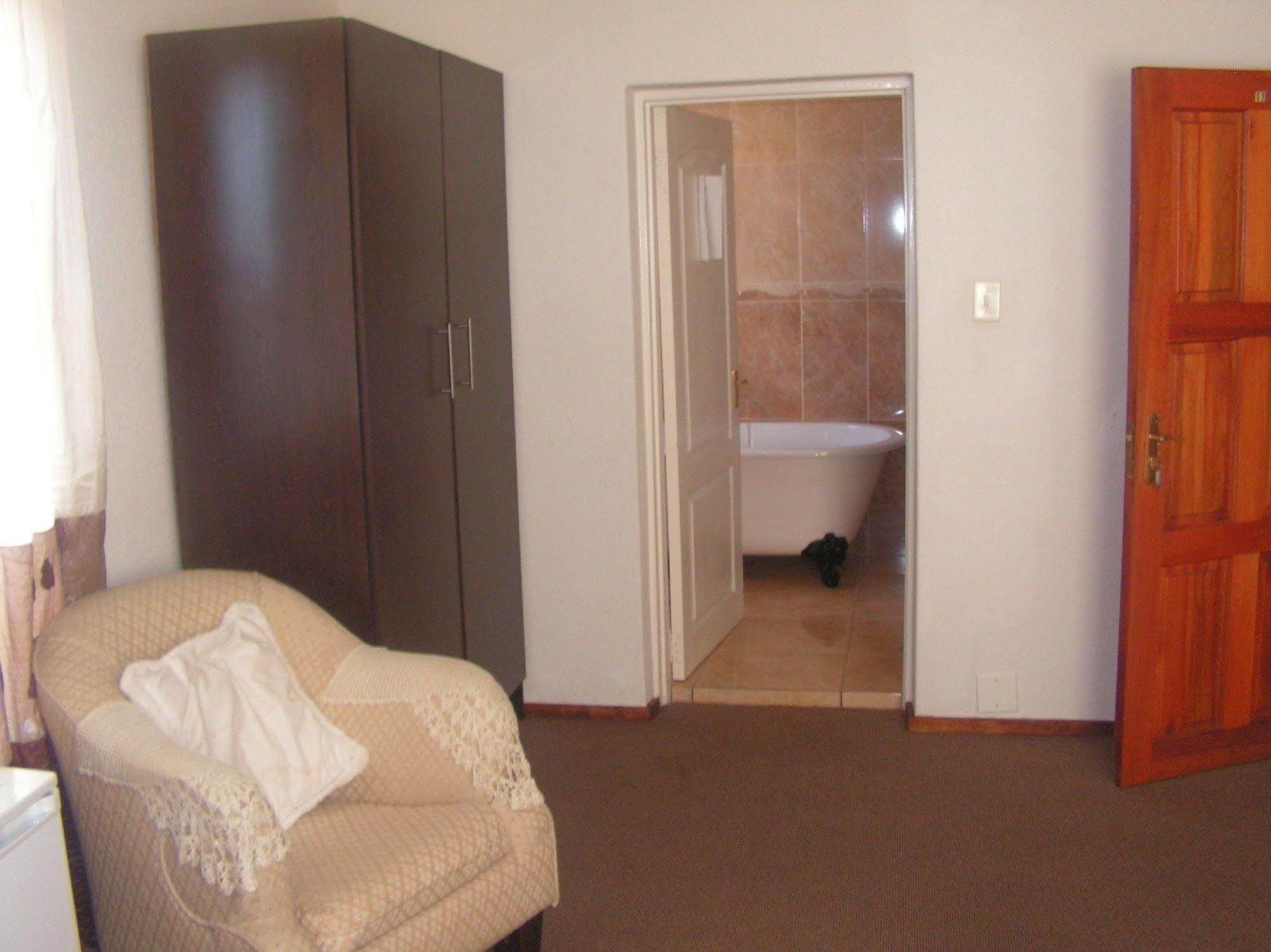 Moshitametsi Guesthouse Kempton Park Kültér fotó